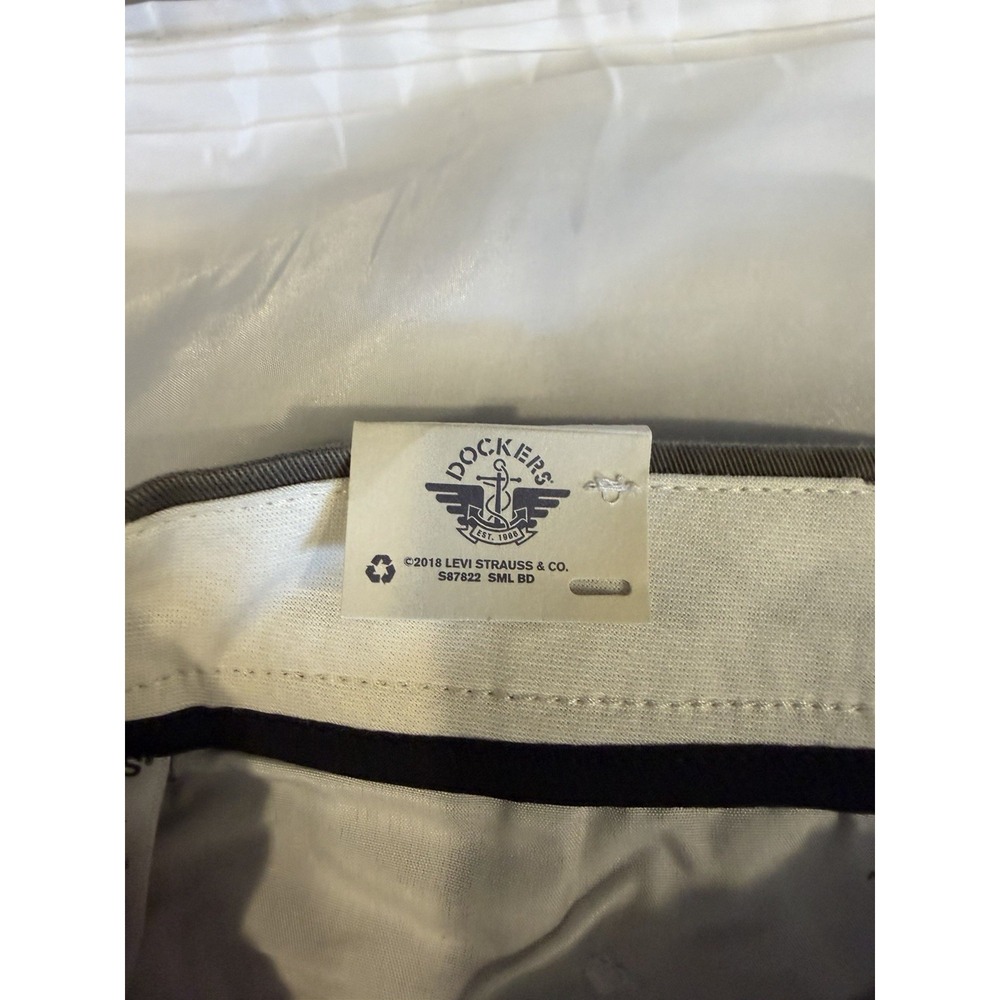 Dockers Easy Khaki Pants Mens 32x34 Gray Straight Fit Stretch No Wrinkles NWT - Picture 4 of 11